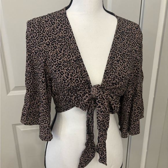 American Eagle cheetah print tie front cropped blouse size M - Picture 7 of 10